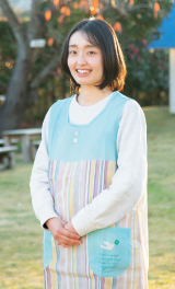日立市役所 保健福祉部日立市子どもセンター［療育指導員］ 堆 夏帆さん 文学部 児童教育学科 幼児保育専攻（現 幼児保育コース）  2019年3月卒業