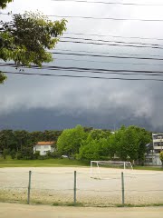 真っ黒な雲が降りてきたとこ