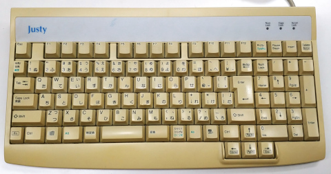 黄ばんだ古いキーボード