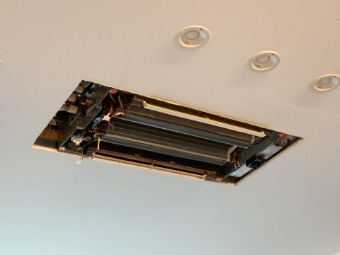 熱交換器が新品になったハウジングエアコン 熱交換器が新品になったハウジングエアコン